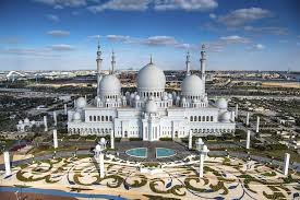 Majestic Sheikh Zayed Grand Mosque in Abu Dhabi.