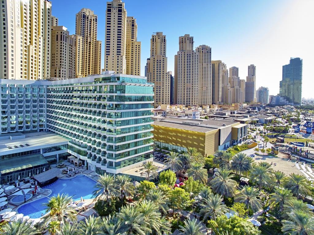 Luxurious Hilton Dubai Jumeirah hotel & resort in The Palm Dubai, featuring stunning beachfront views and world-class amenities.